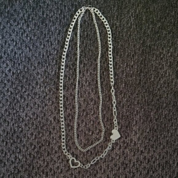 NWOT Silver Tone Dual Chain Heart Necklace - Picture 3 of 3